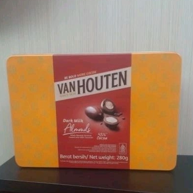 

Van Houten Dark Milk Almond - Cokelat Susu Isi Kacang Almond 280g - 43% Cocoa