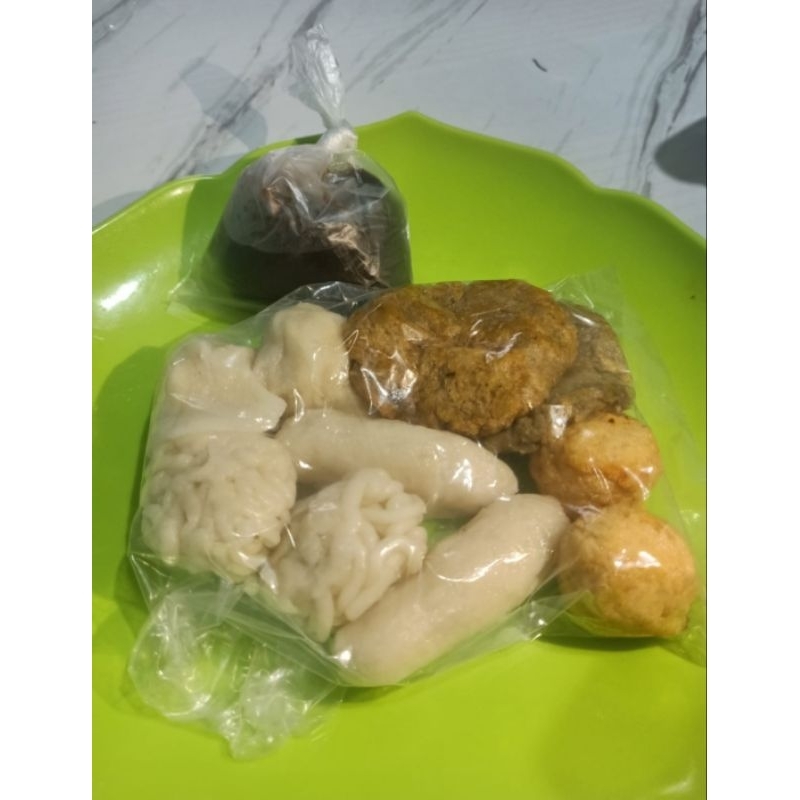 

PEMPEK CAMPUR RATU HONG