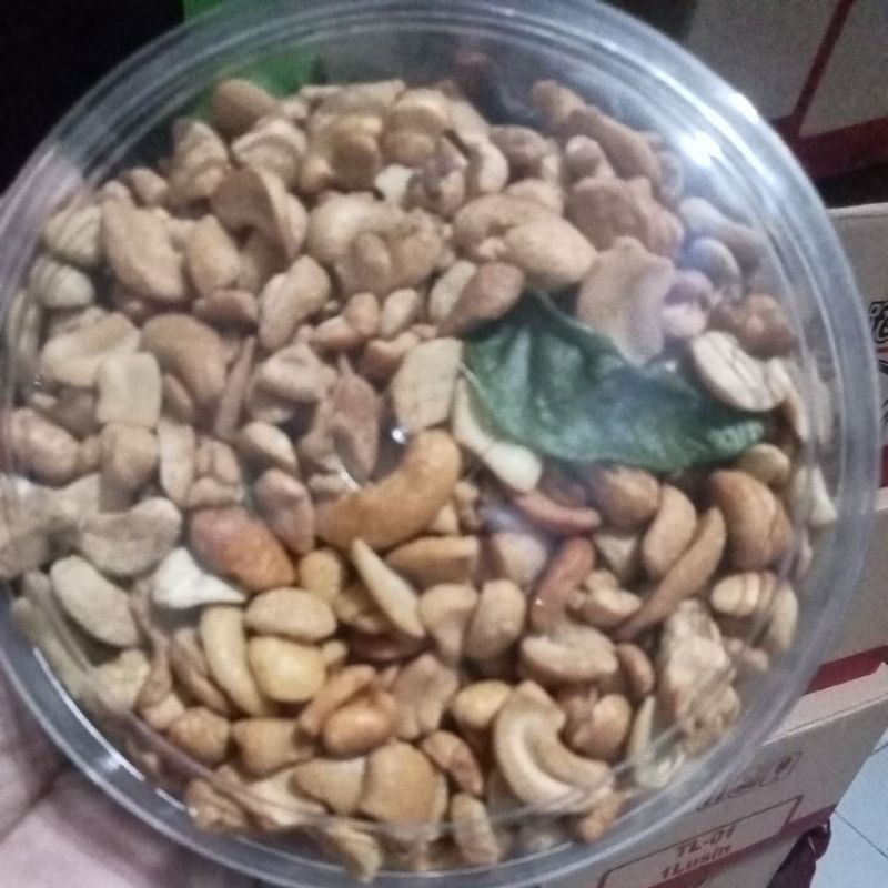 

kacang mede patahan berat 235gr