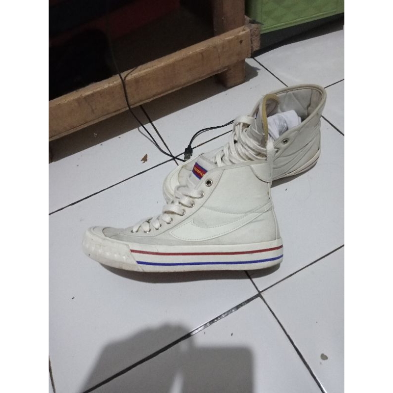 Compas Retro white hi