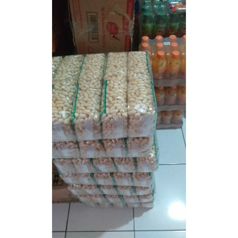 

kacang kupas biji besar