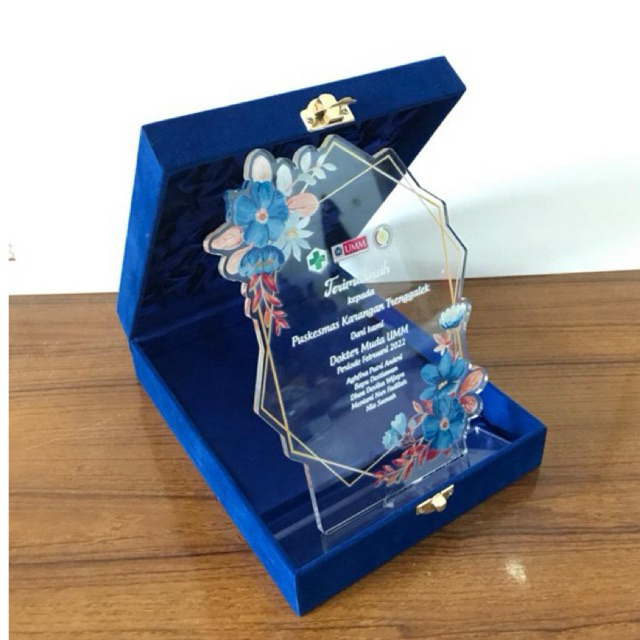 Plakat Akrilik Murah Bebas Custom Plakat Wisuda Plakat Kelulusan Plakat KKN Plakat Magang Plakat ken