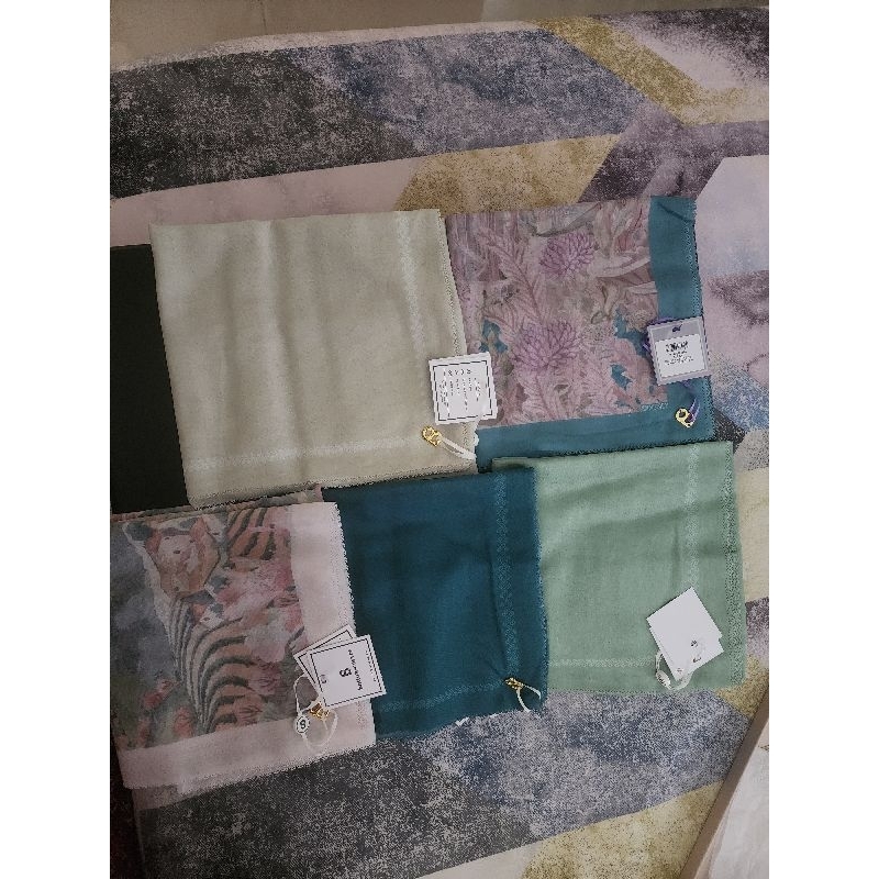 HONEY DEW Today's Scarf Buttonscarves new n ready