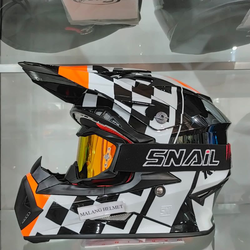 Helm Cross KYT Jumpshot #4 Black Orange