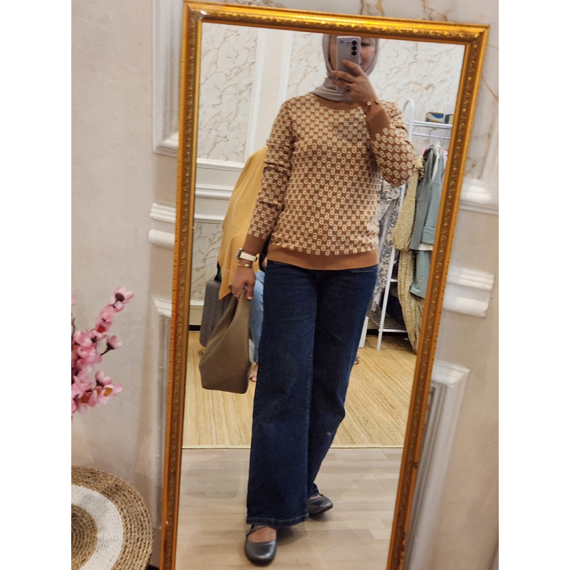 Preloved SweaterButton scarves
