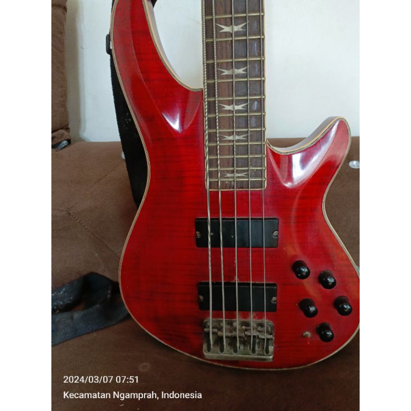 GitarBassSchecterOmenVString