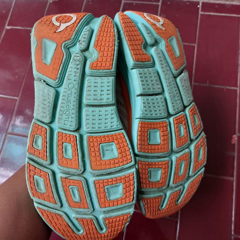 Sepatu ortus hyperblast