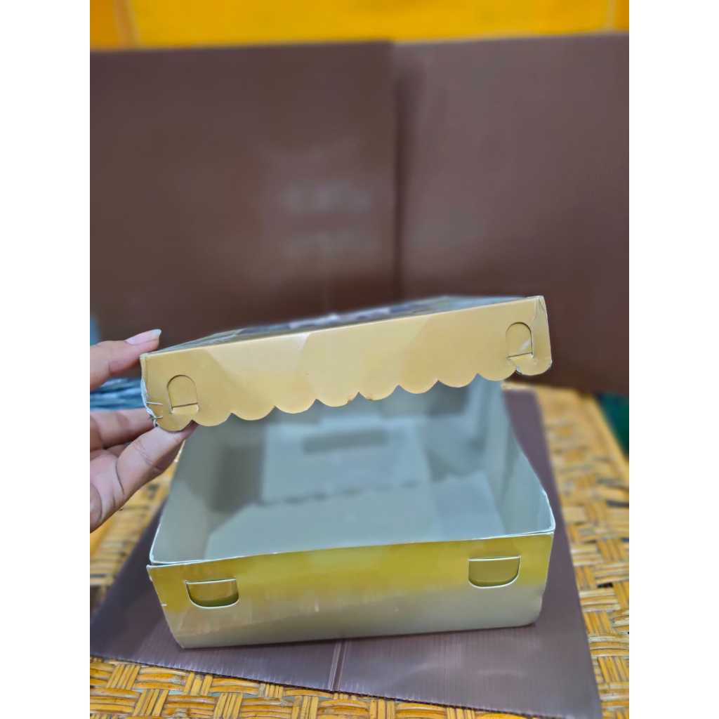 

Kotak Kue / Cake Emas / KM / Box Tart Gold 10 lembar