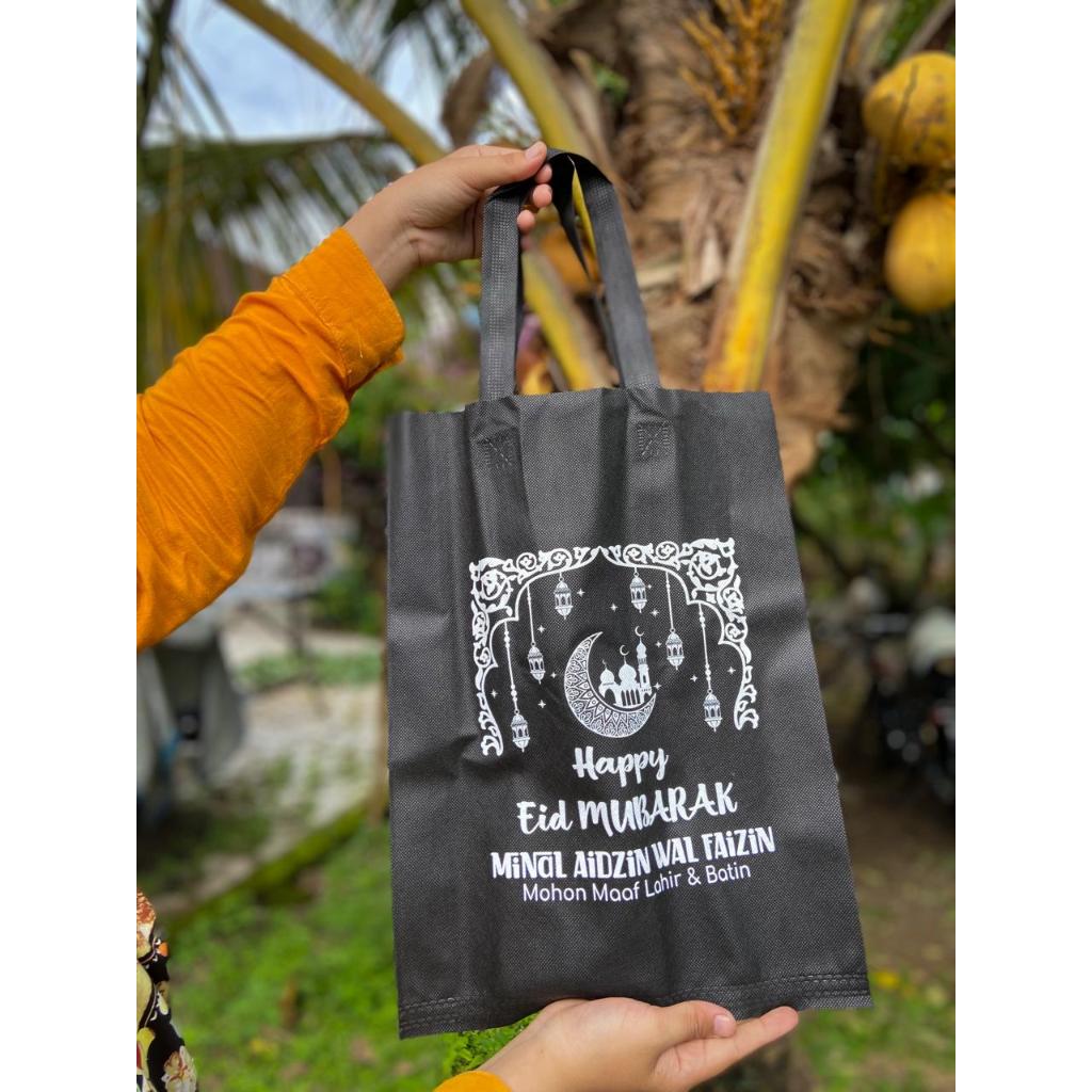 

Tas Parsel Lebaran Spunbond Ukuran 30x40x8 Goodie Bag Parsel