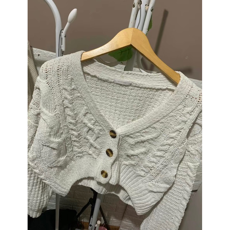 CARDIGAN CROP VELVET PUTIH