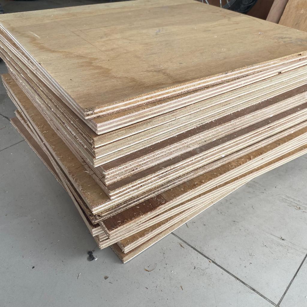 TRIPLEK MERANTI 8MM PLYWOOD MULTIPLEK