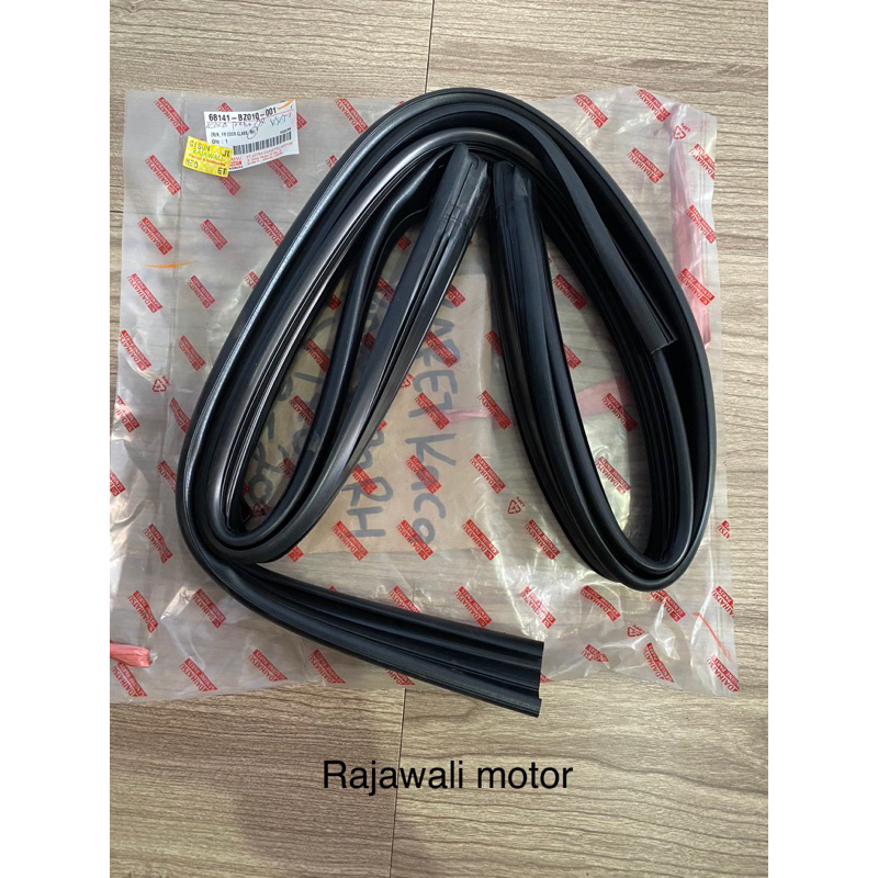 karet kaca pintu run chanel avanza xenia lama belakang samping kanan orisinil 68142-BZ010-001