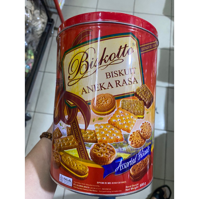 

biskoto biskuit kaleng