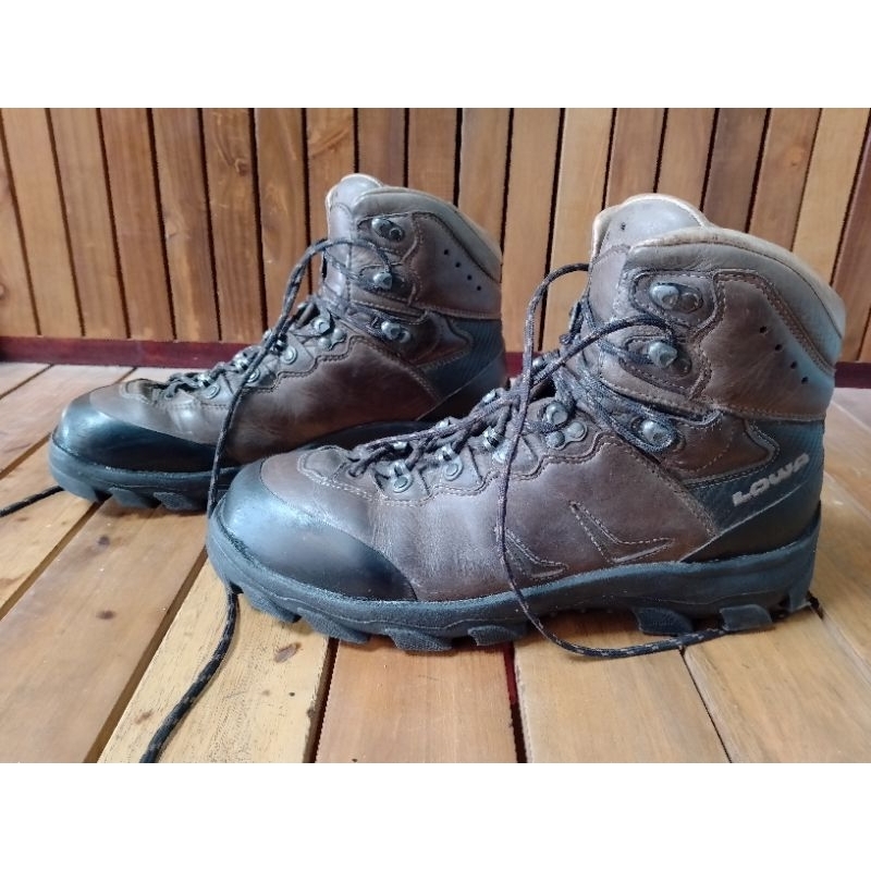 sepatu outdoor Lowa original size 44