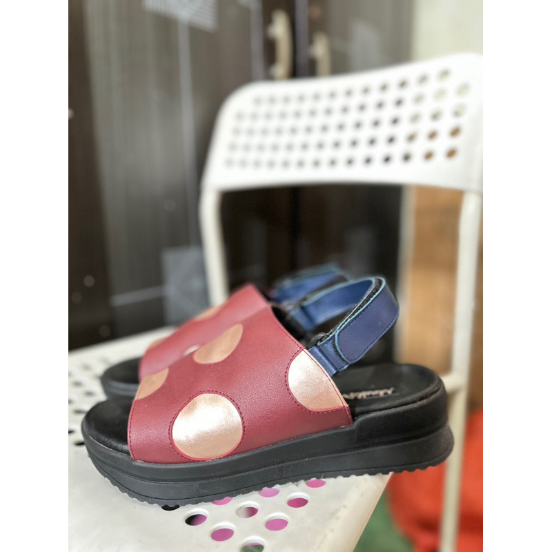 SANDAL WEDGES ADORABLE PROJECT - LIKE NEW - SEPARU CASUAL - MAROON SANDAL