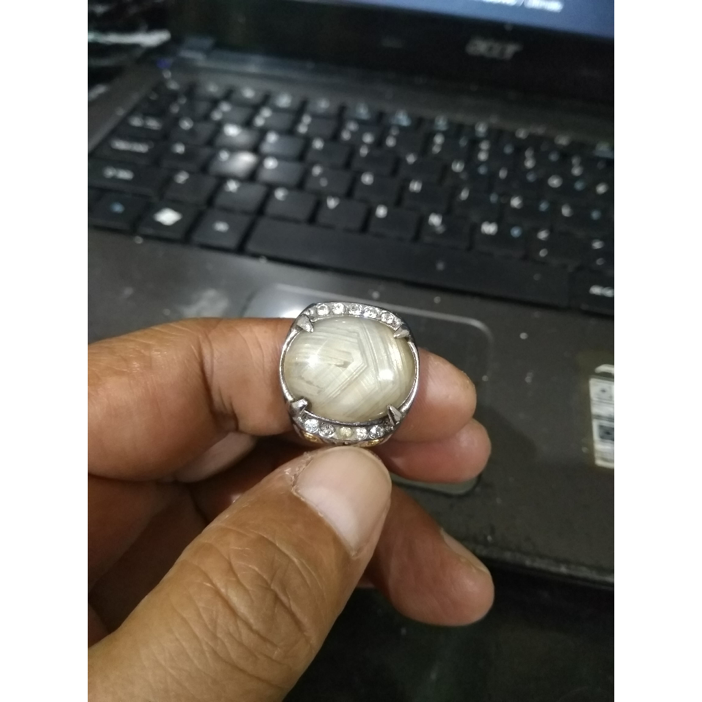 Cincin batu Safir putih