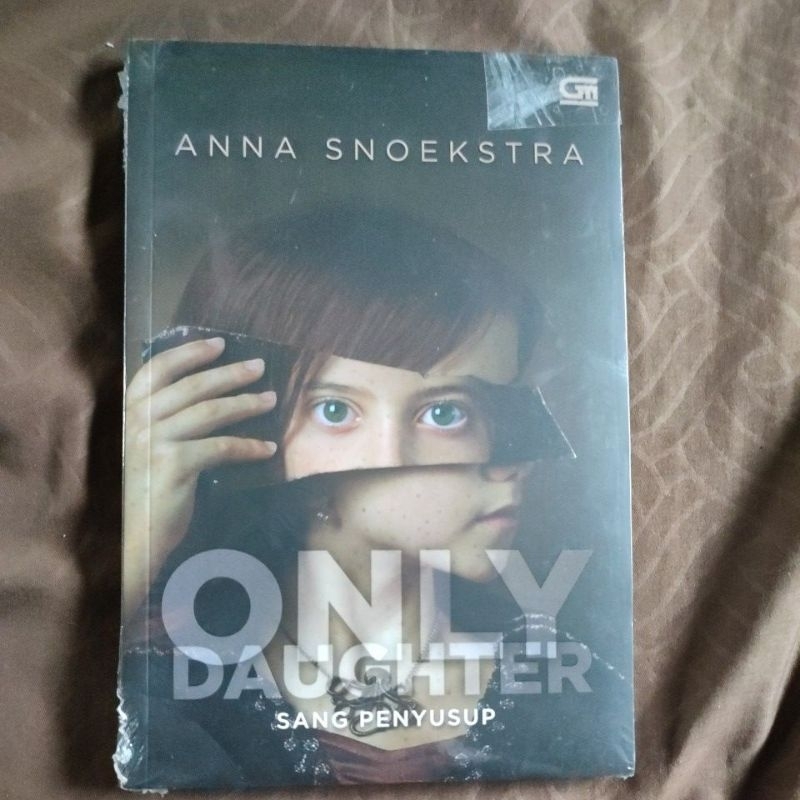 only daughter sang penyusup by anna snoekstra