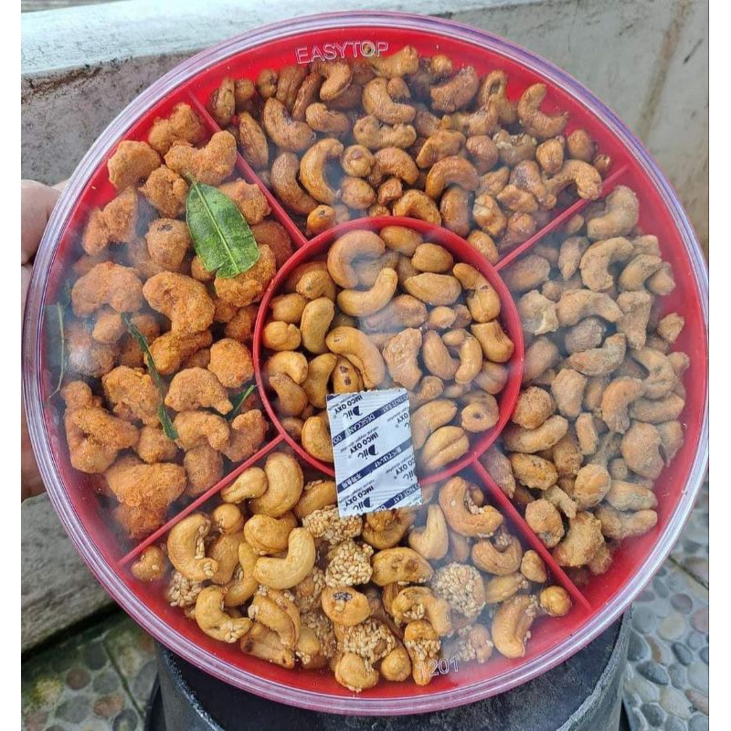 

Hampers Kacang Mete Tray 800gr