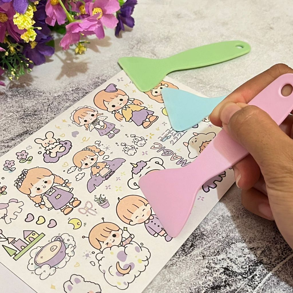 

Spatula Sticker alat perata sticker ukuran 11 cm varian warna warni Random