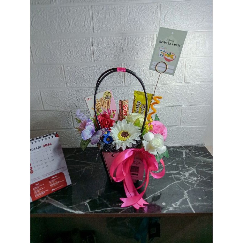 

Hampers Lebaran/ Bloom Box Bunga/ Cocok Buat Hadiah Hari Special (Free Costum)