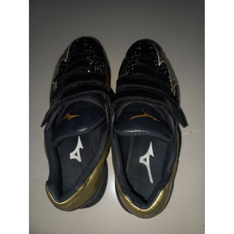 Sepatu Mizuno Gold Tenis Meja Futsal