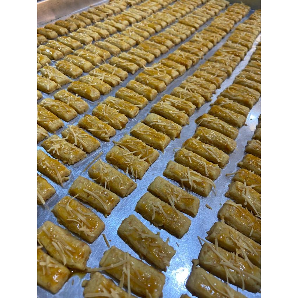 

Kastengel Edam / kue kering keju / kastengel keju jar 600ml