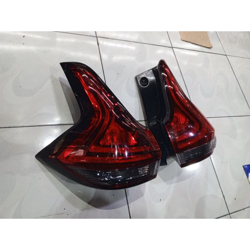 stoplamp xpander original. lampu belakang xpander cross