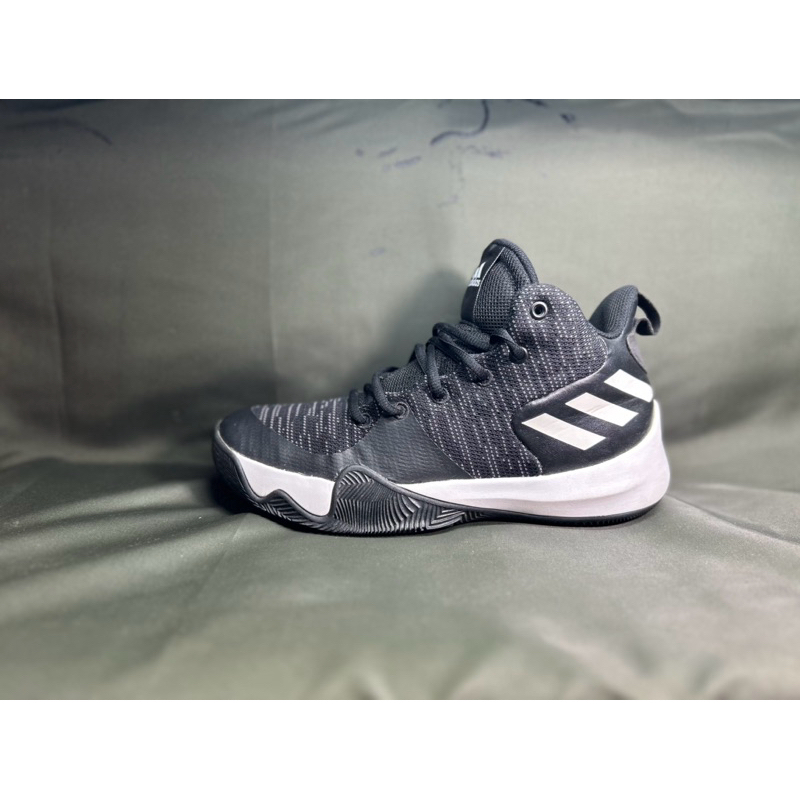 sepatu basket adidas size 40