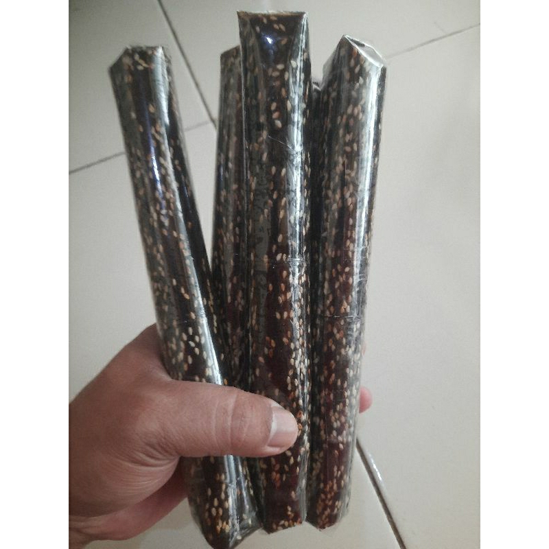 

Dodol wijen khas Bogor @125gram ketan hitam dan taburan sangrai wijen