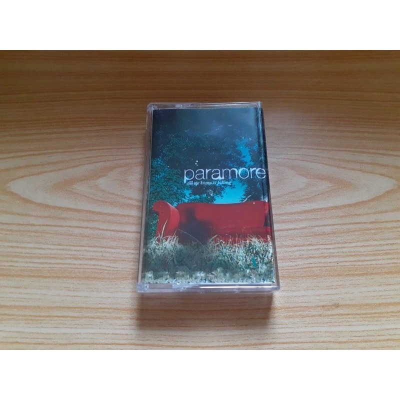 Kaset PARAMORE - All We Know Is Falling - Bootleg