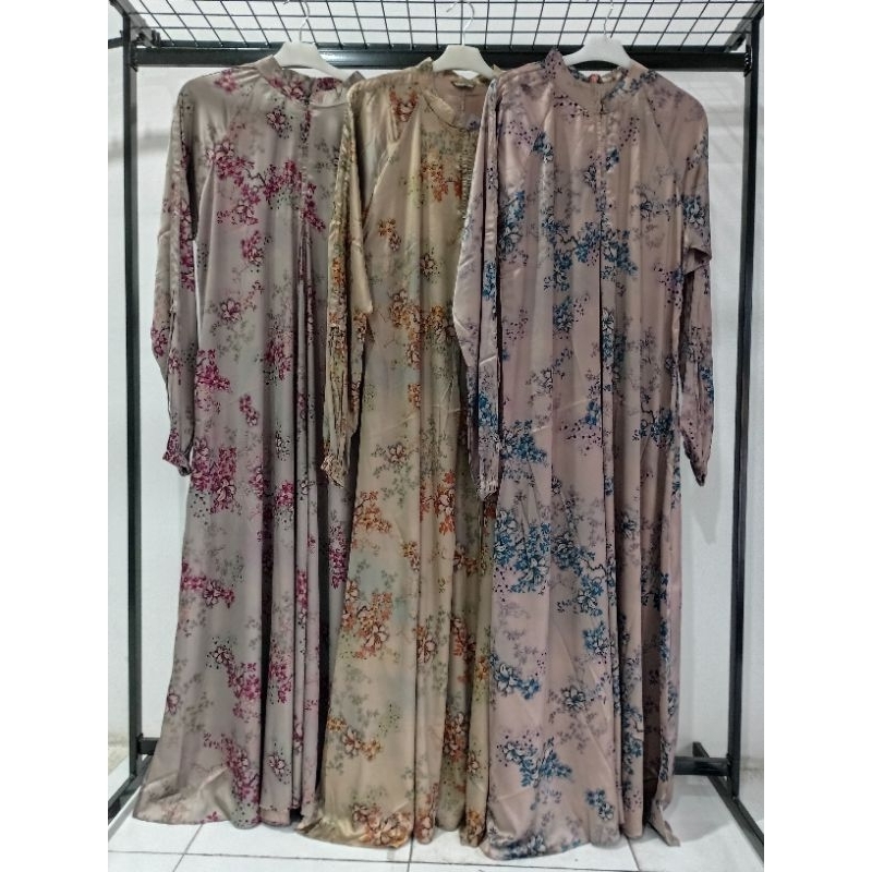 Dress Motif Bunga Bahan Silky