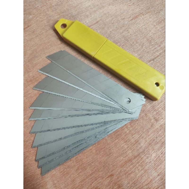 

isi cutter besar 1kotak 10pcs mata pisau