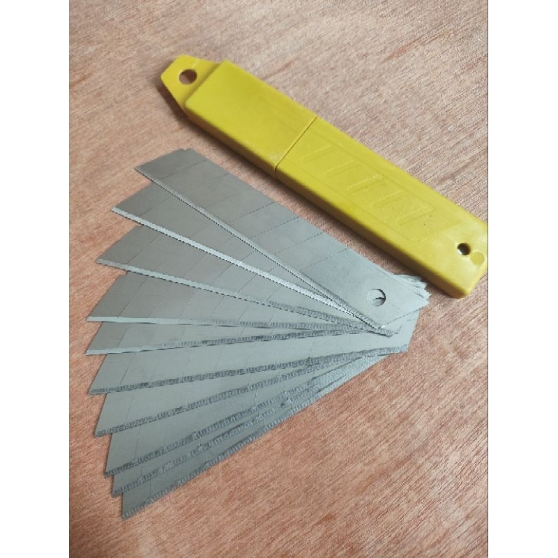 isi cutter besar 1kotak 10pcs mata pisau