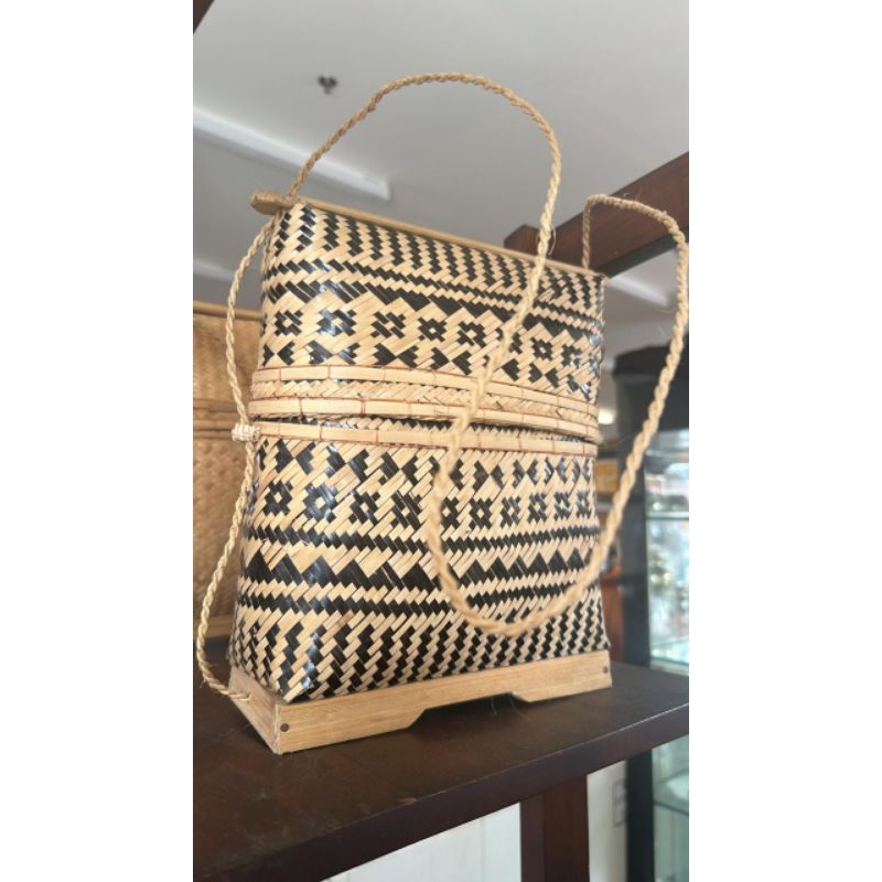 Tas mangku // tas pemangku // tempat genta