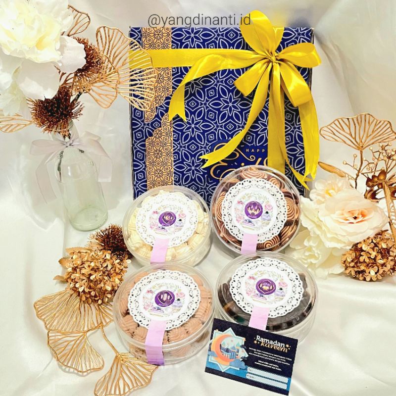 

[Terlaris] Hampers Kue Lebaran - Hampers Hari Raya - Hampers Lebaran isi 4 toples kue kering 250gr. Ukuran box hampers 25x25x5cm