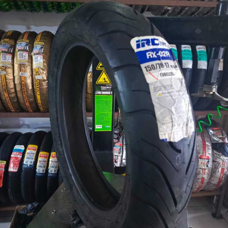 Ban luar IRC RX-02R ukuran 150/70-17 tubeless  Road Winner untuk ban motor Sport