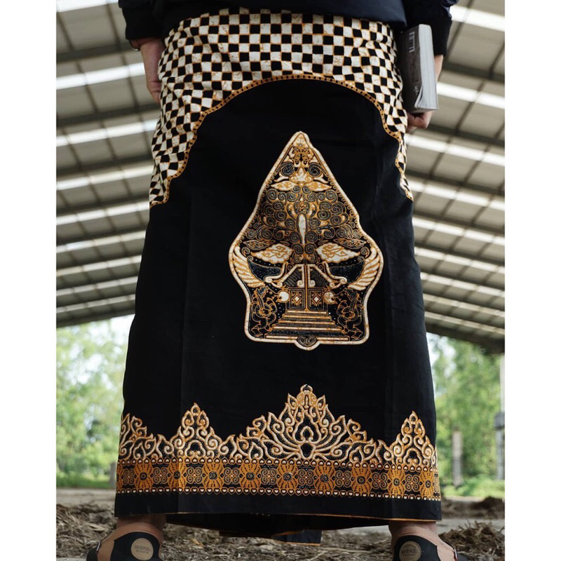 Sarung Wayang Gunungan