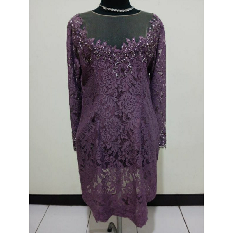 Kebaya Ungu