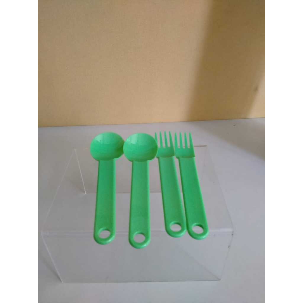 TUPPERWARE - CUTLERY SET