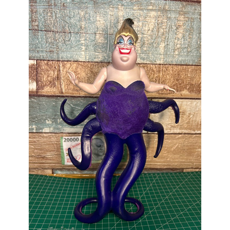 Boneka barbie disney karakter ursula RARE. Seri ini paling mirip karakter kartunnya dan udah ga dipr