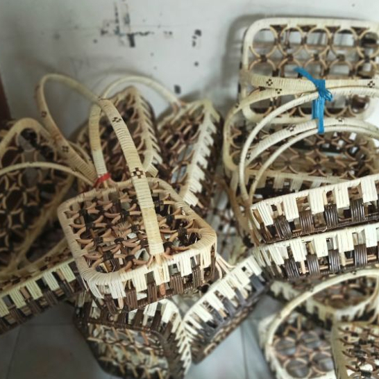 PROMO RAMADHAN tempat aqua gelas unik mewah tempat air aqua gelas isi 15 & isi 9