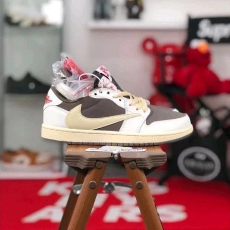 Air Jordan 1 Low x Travis Scott "Reverse Mocha"