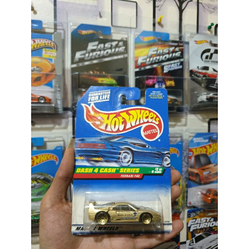 Hotwheels ferrari F40 gold 1998