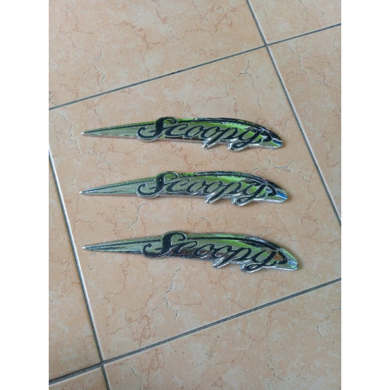emblem kanan Scoopy karbu bekas original