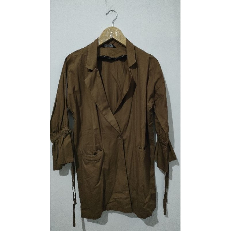 Outer by Aleza label