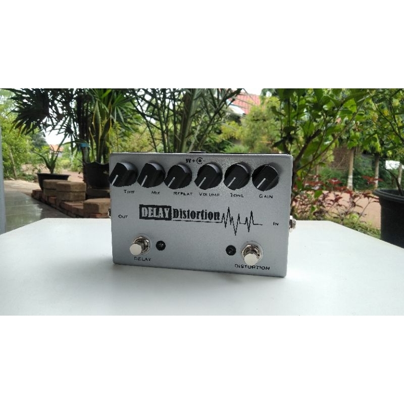 Efek Gitar Delay Distorsi