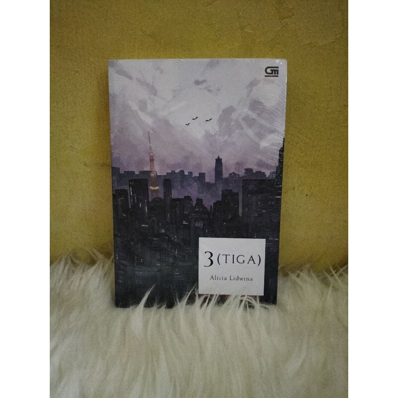 3 (Tiga) - Alicia Lidwina