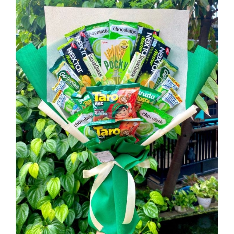 

BUKET SNACK SERBA IJO SILVERQUEEN MATCHA UNIK HADIAH WISUDA ULTAH ANNIVERSARY