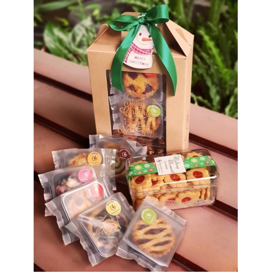 

Santa's Treat Cookies & Pie Christmas Hamper Parcel Natal GOJEK / GRAB