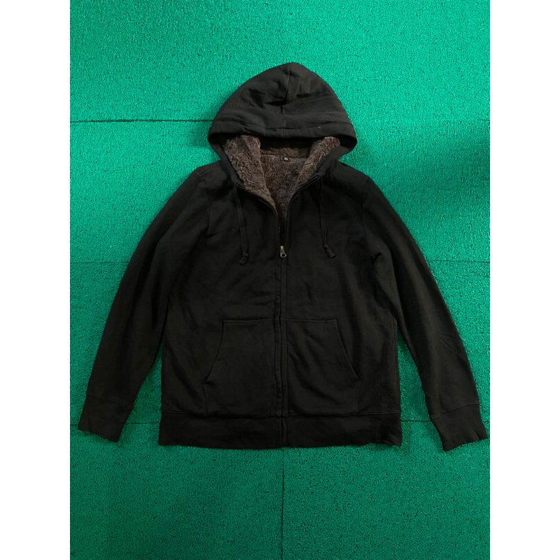 sherpa uniqlo hitam